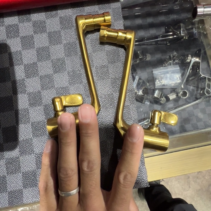 金色不锈钢过桥一个