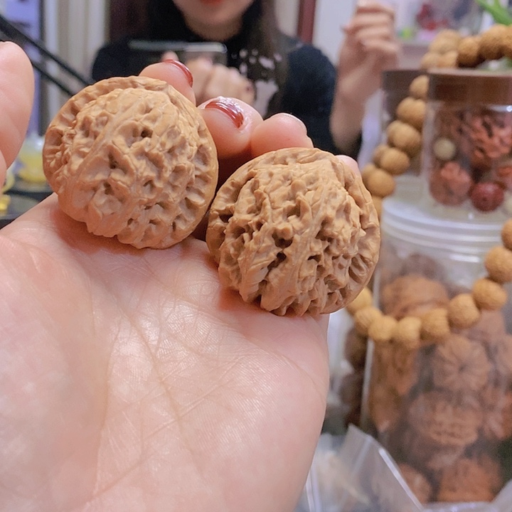 【闪购商品】文玩核桃把件39白狮子大肚子