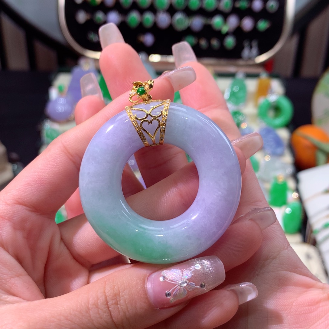 翡翠颈饰18K金镶嵌翡翠