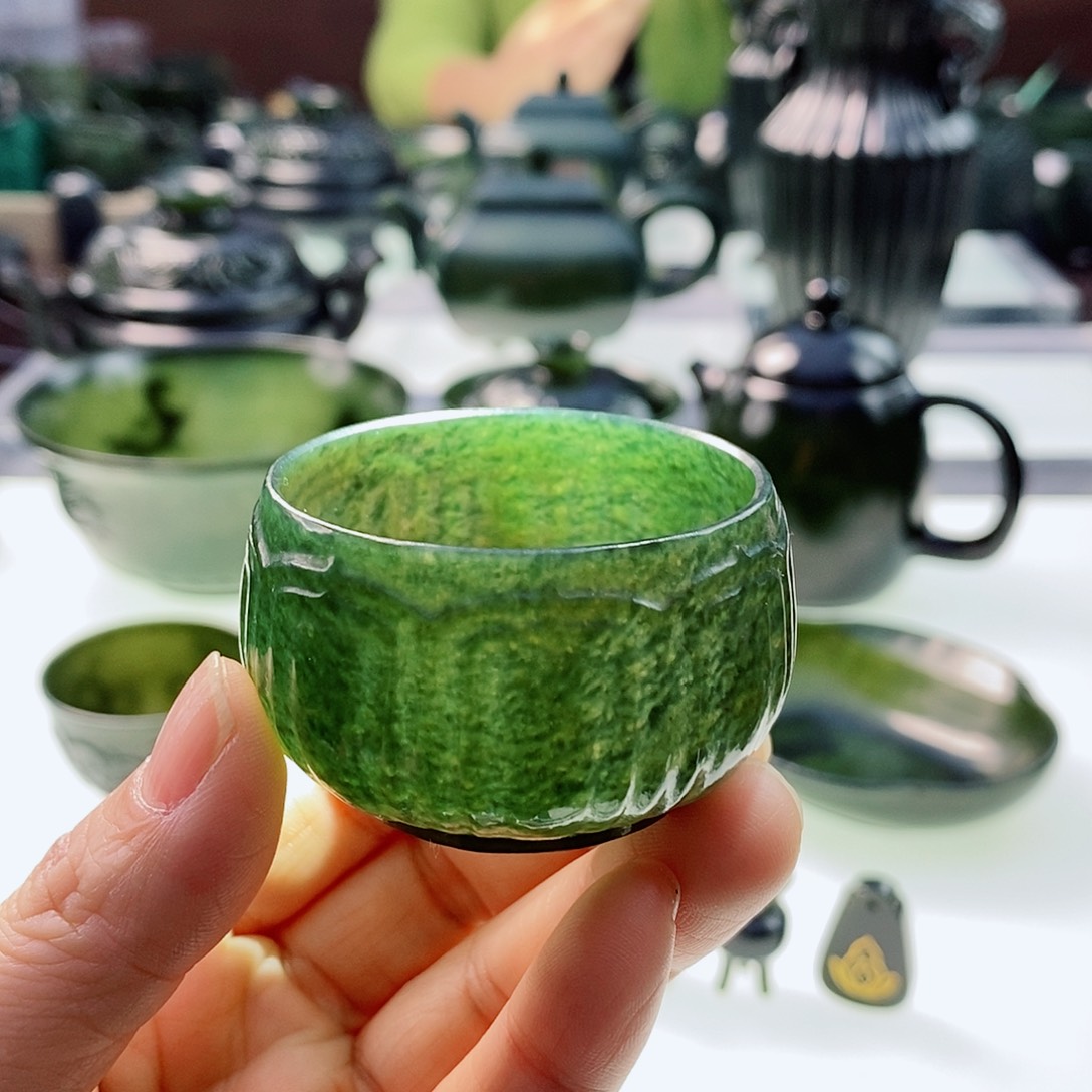 和田玉（青玉）摆件未镶嵌微瑕