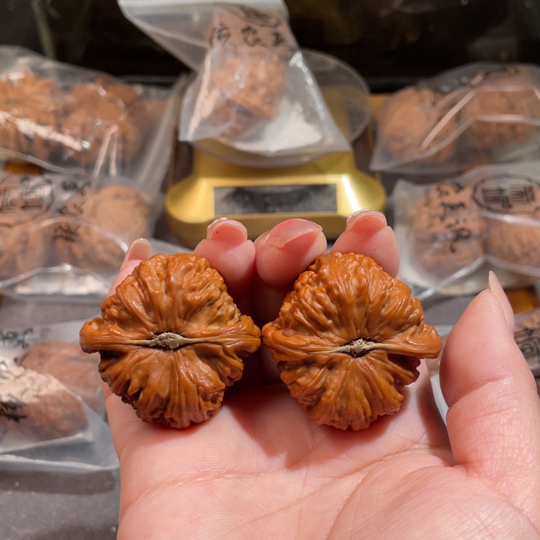 文玩核桃吊坠?****?39白狮子