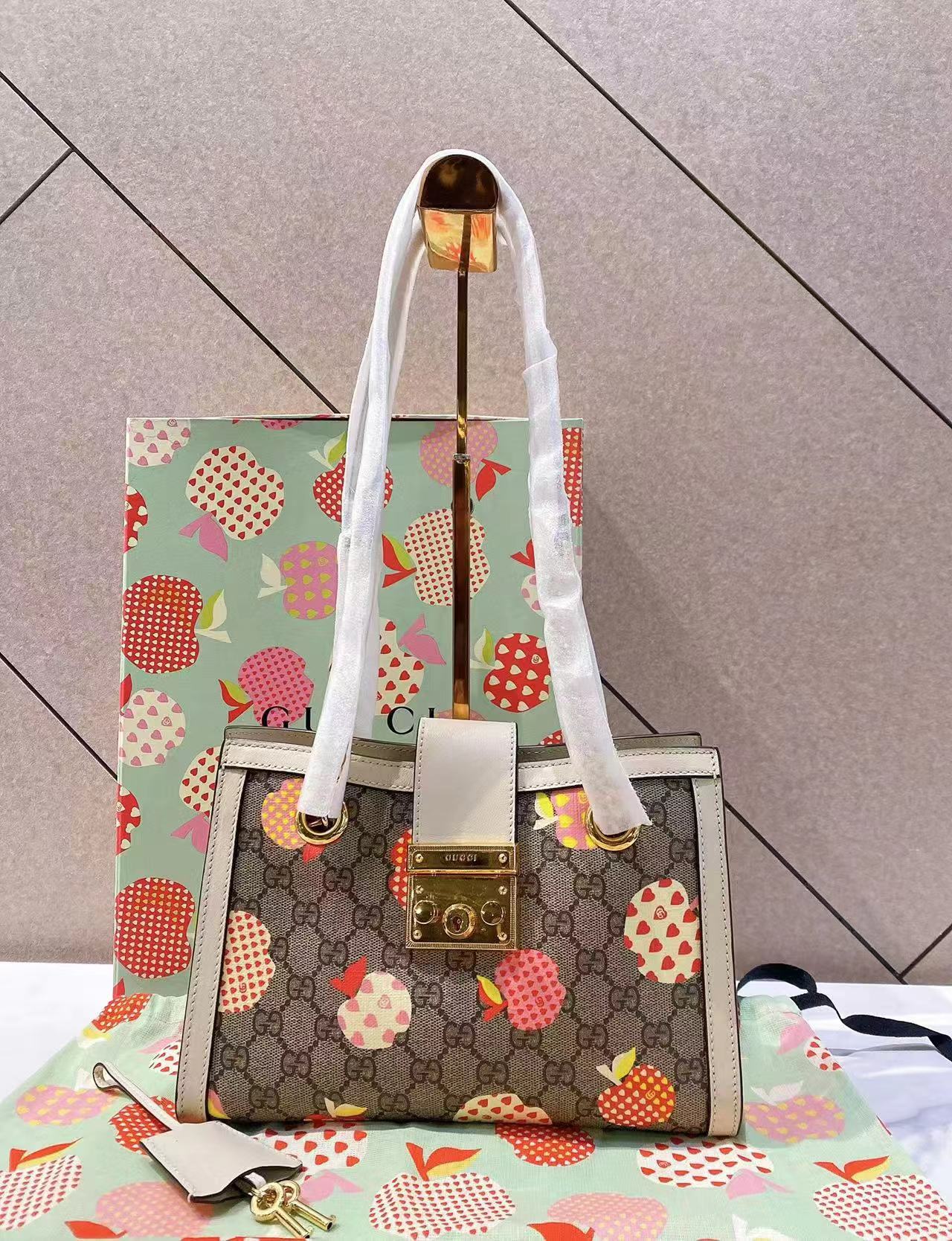 99新 GUCCI/古驰 帝爵奢品/99新/gucci/苹果图案链条单肩包
