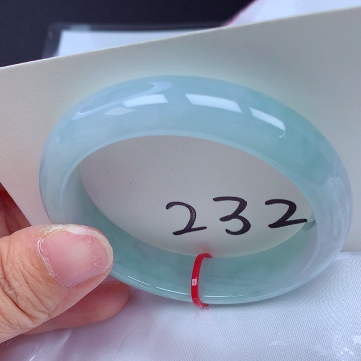 翡翠手镯未镶嵌翡翠