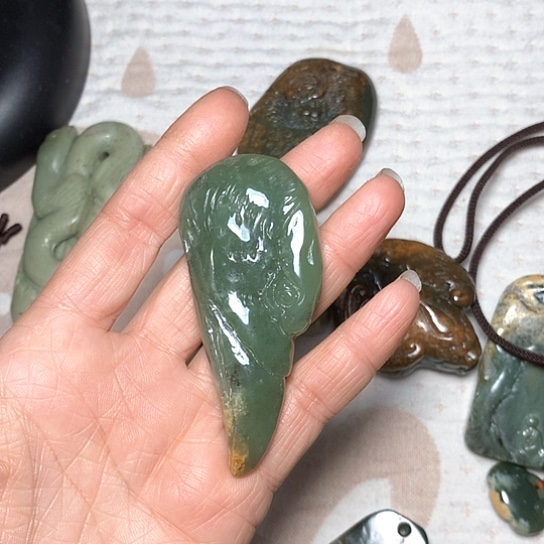 岫岩河磨玉（透闪石质玉）无未镶嵌玲*