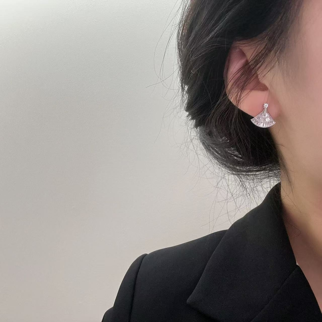 铜合金耳饰 镀k金 2025款C5532【星辰幻影扇】铂堡俪 BOBAOLI 耳钉