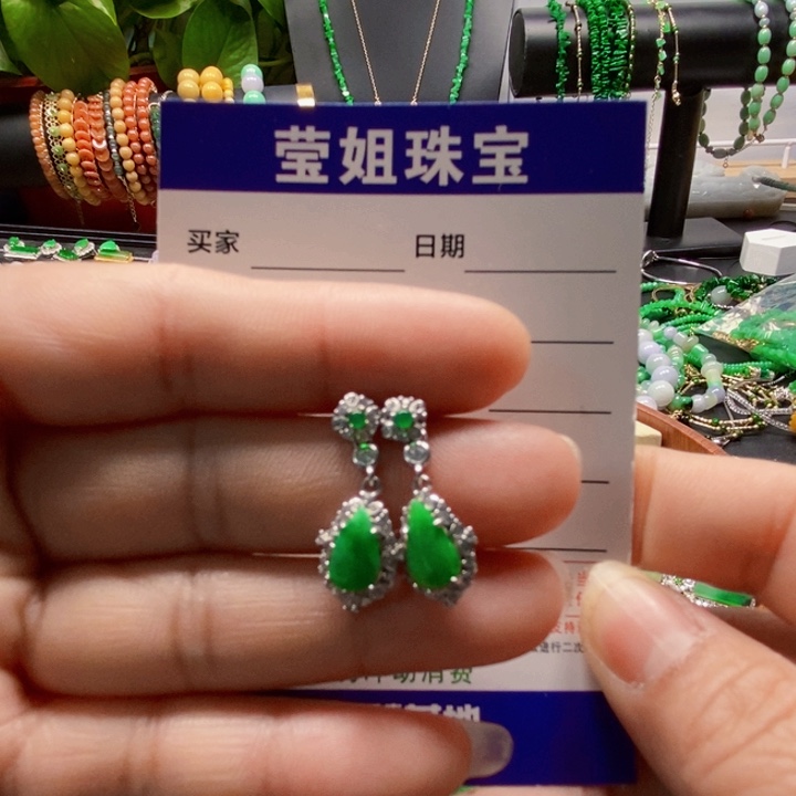 翡翠耳饰银S925镶嵌。*梦绿水滴耳钉