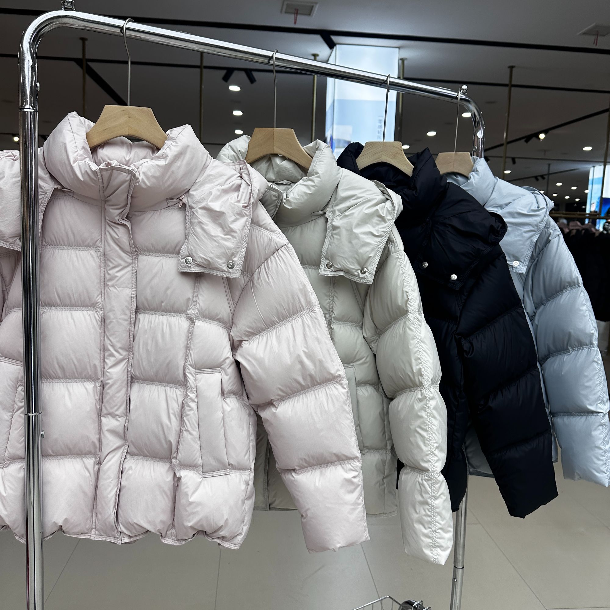 【95鸭绒】2026新款冬季帽子可拖卸泡芙女款休闲立领厚款羽绒服6186