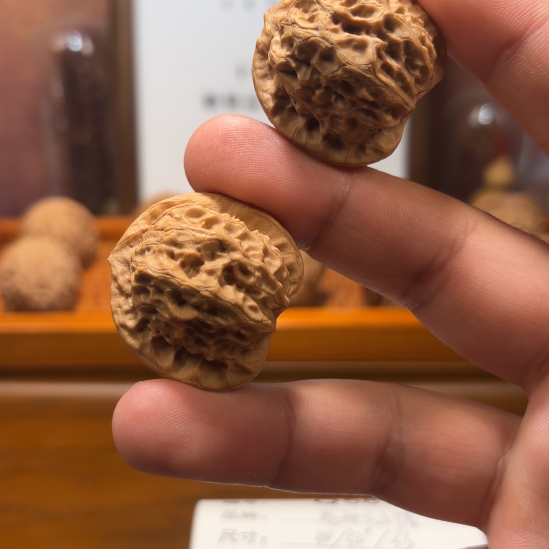 文玩核桃吊坠鬼面公子帽Q5833