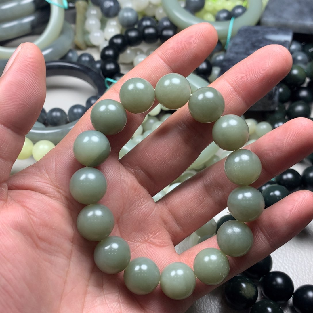 未镶嵌和田玉手链