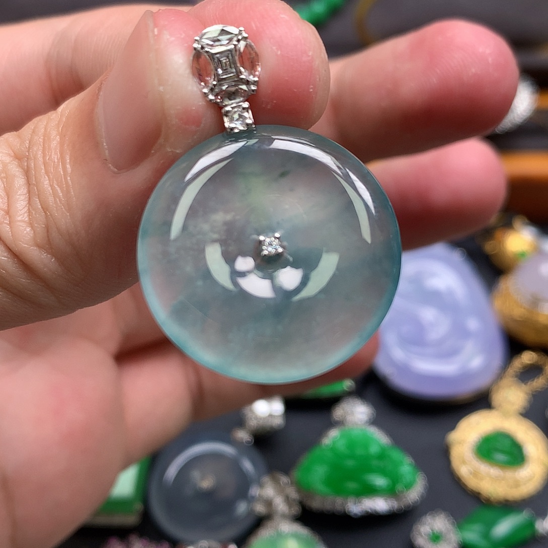 翡翠18K金镶嵌颈饰