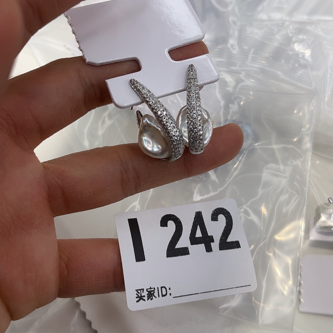 淡水珍珠合金耳饰