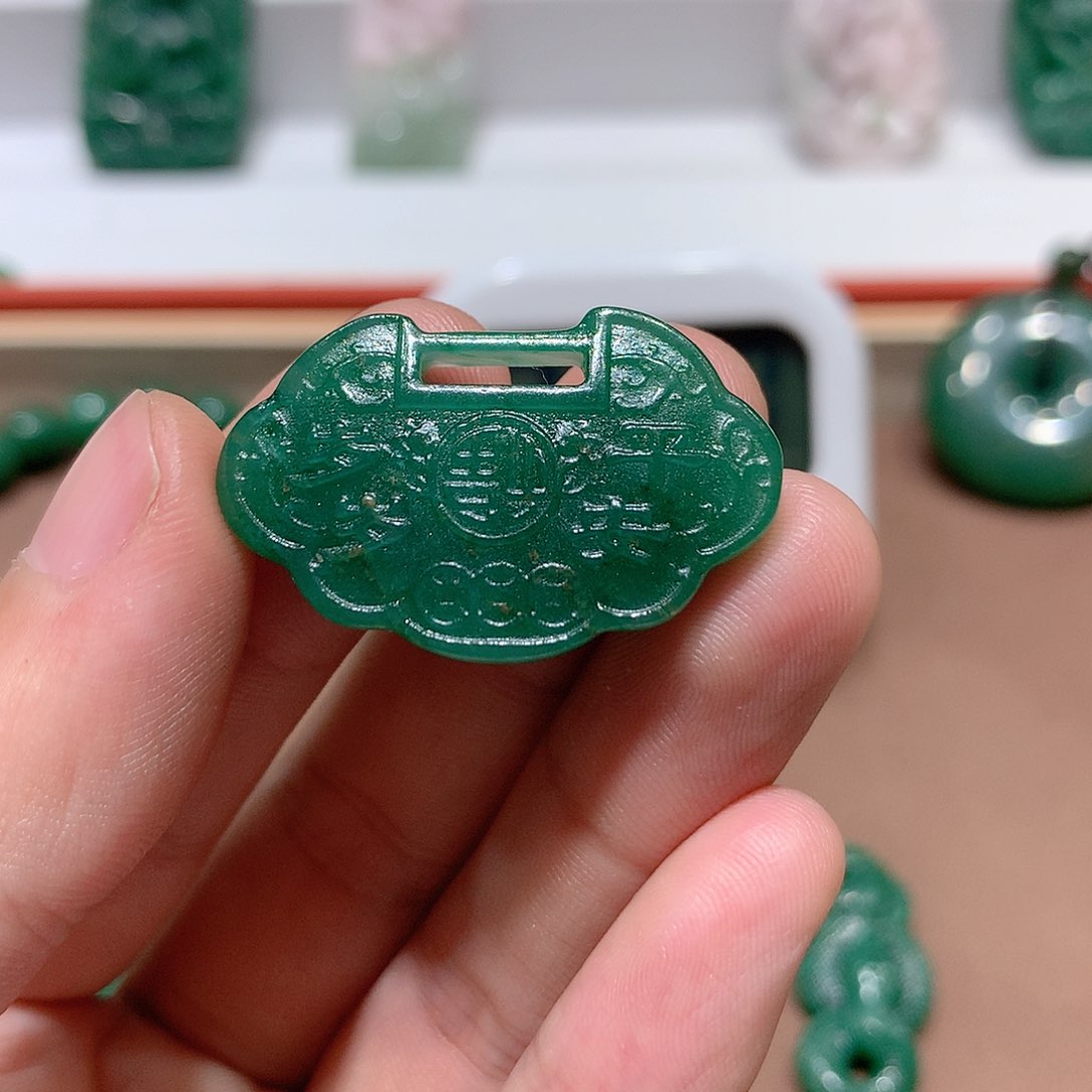 独山玉挂件未镶嵌