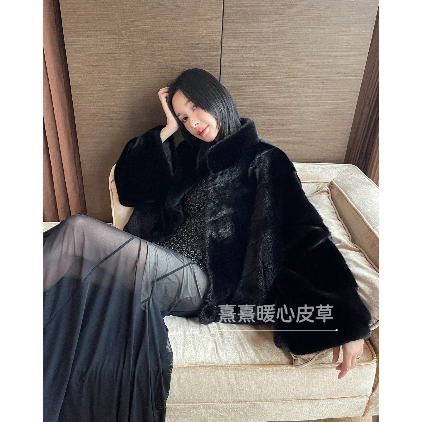 2025新款水貂整貂立翻领短款年轻女士皮草外套