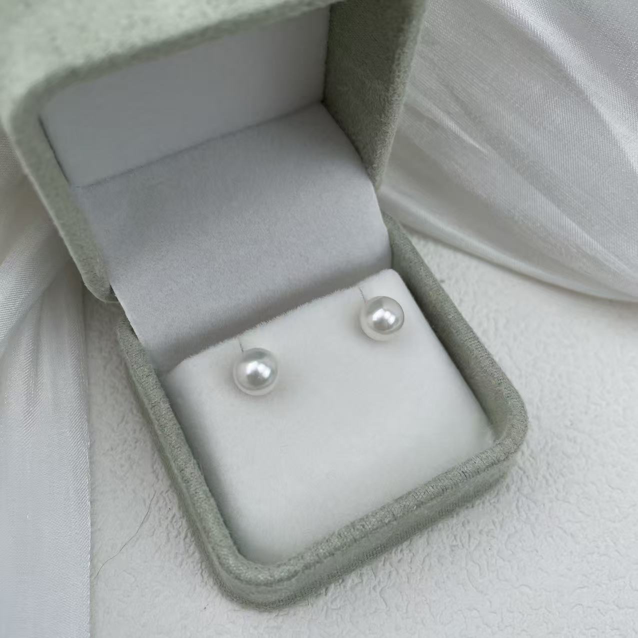 akoya海水珍珠18 K金耳钉7-8 mm