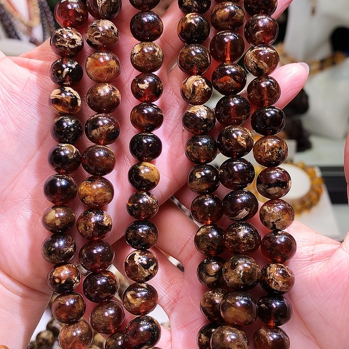 琥珀裸石未镶嵌山***水