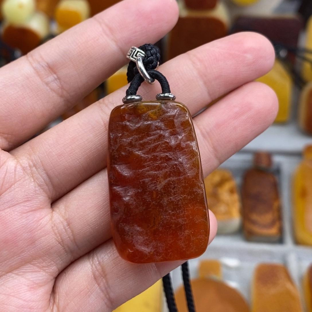 琥珀吊坠(赠链)未镶嵌