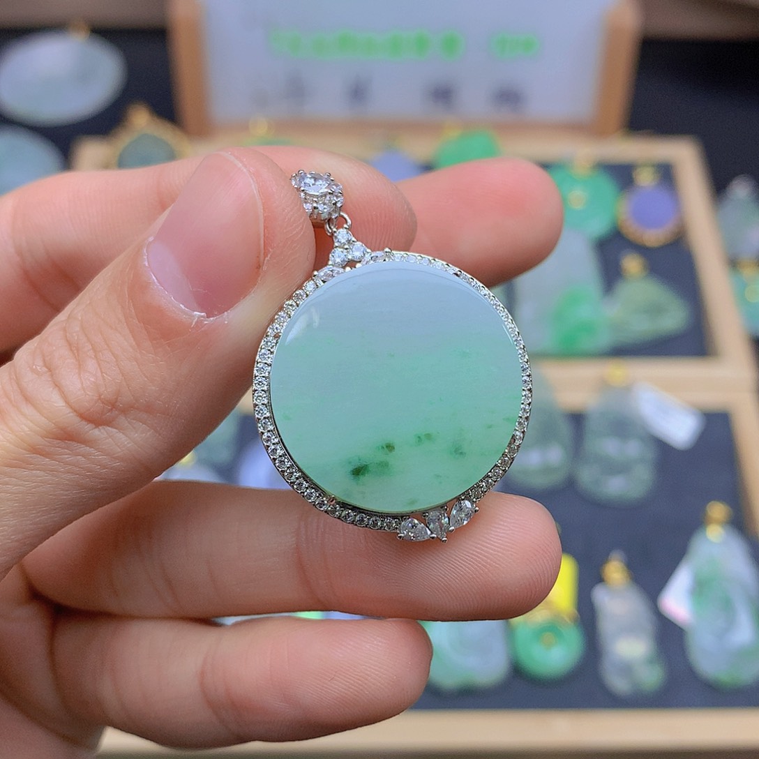 翡翠颈饰未镶嵌翡翠