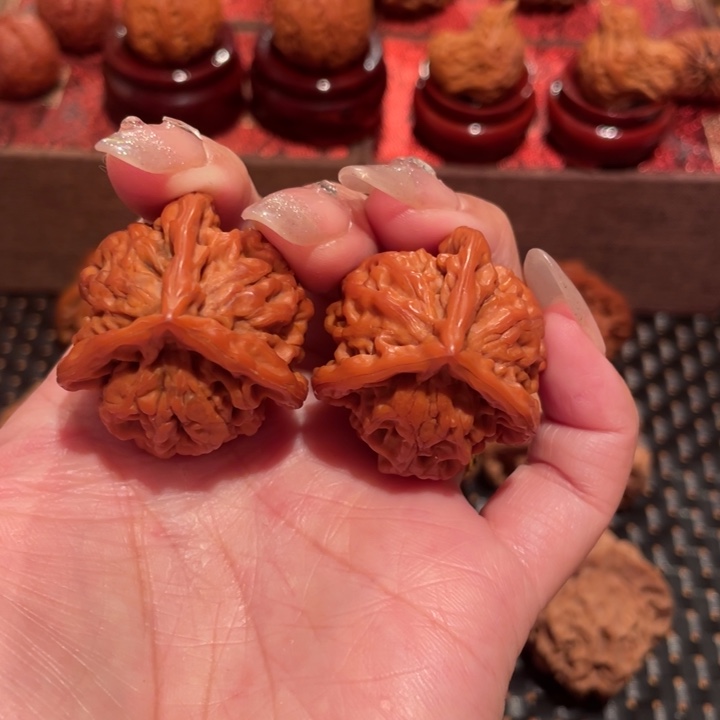 文玩核桃吊坠三棱