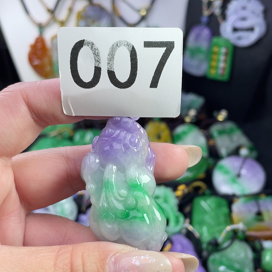 翡翠未镶嵌吊坠(赠链)