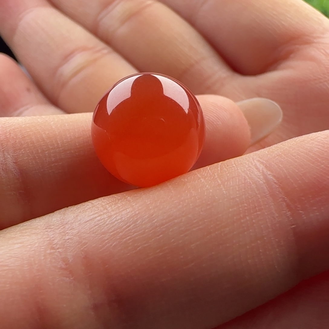 南红玛瑙未镶嵌圆珠13.1，有白纹