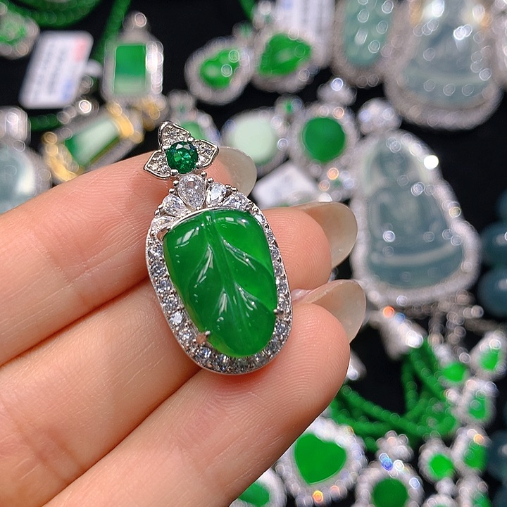 翡翠颈饰未镶嵌翡翠