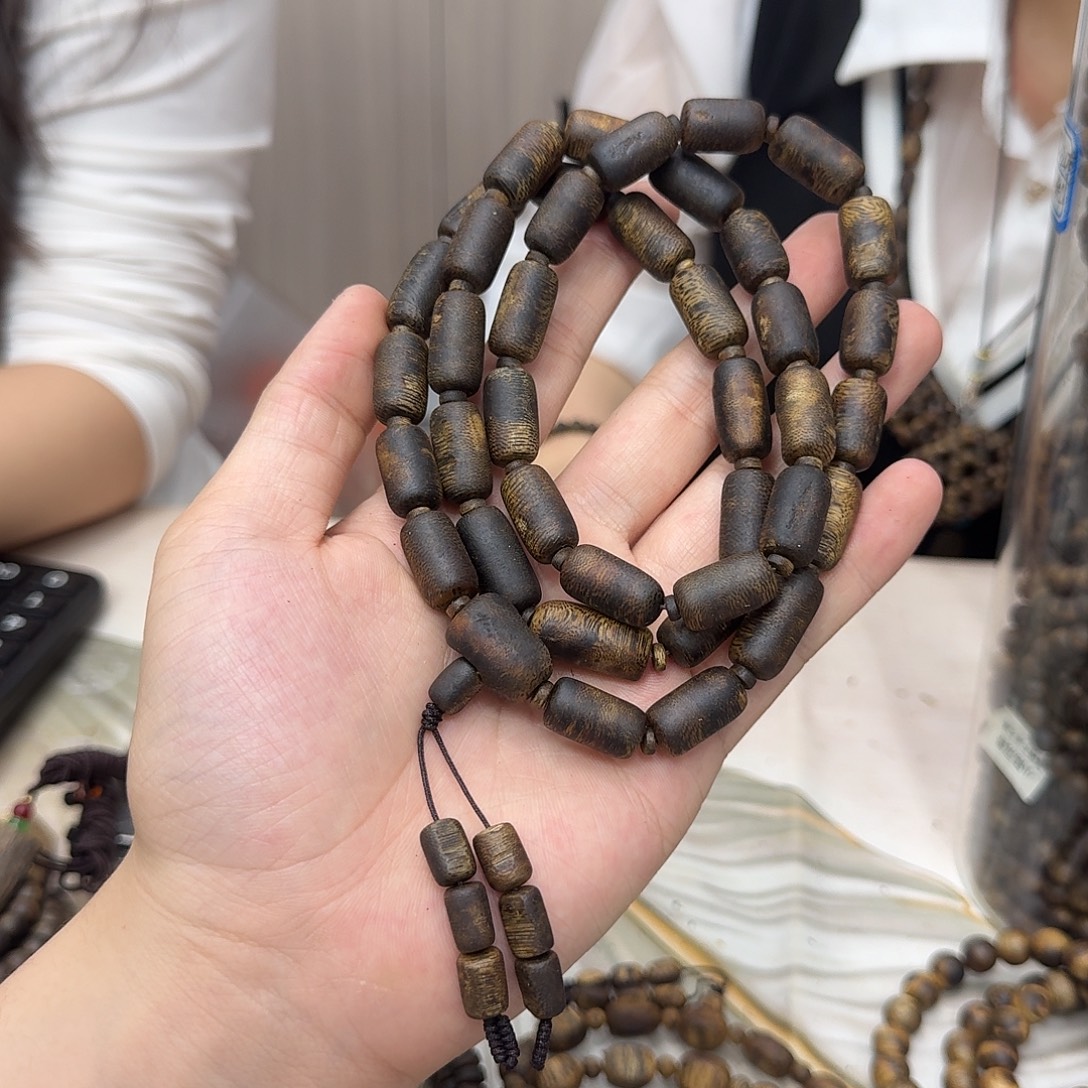 沉香沉香碎屑白棋母树 99 沉多圈 45g 多样性发一串