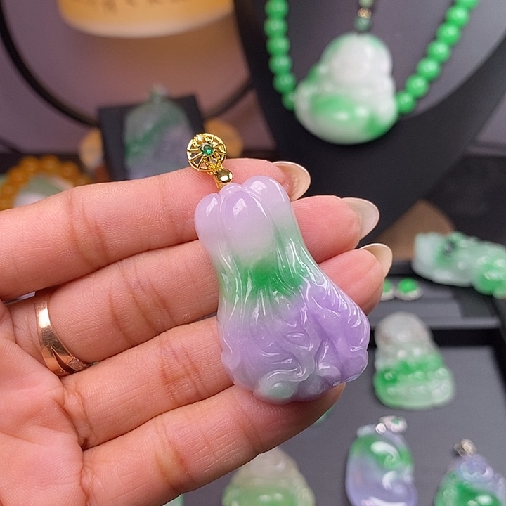 翡翠未镶嵌吊坠(赠链)