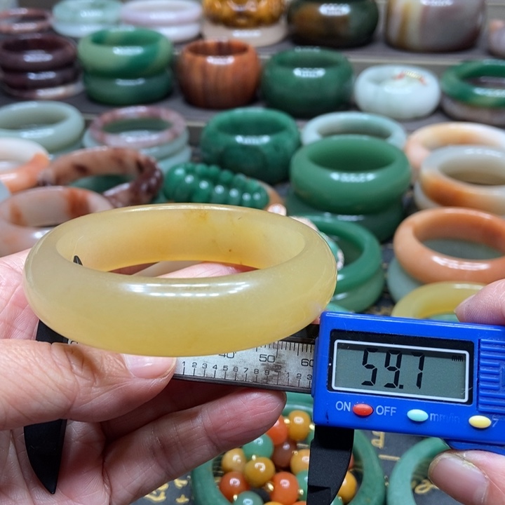 石英质玉手镯未镶嵌