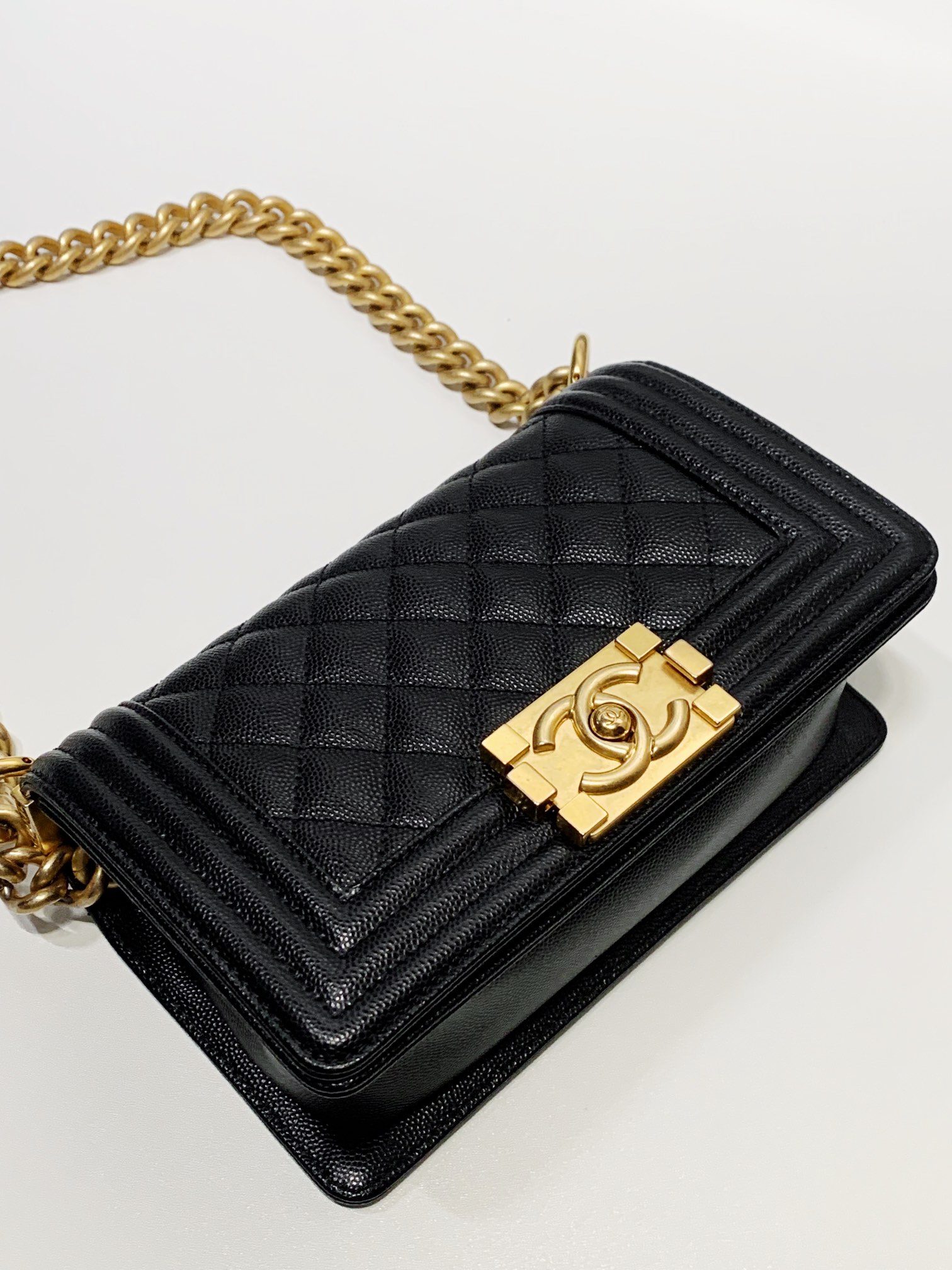 99新 Chanel/香奈儿 HIHI/黑金荔枝纹小号Leboy 29开/11993024