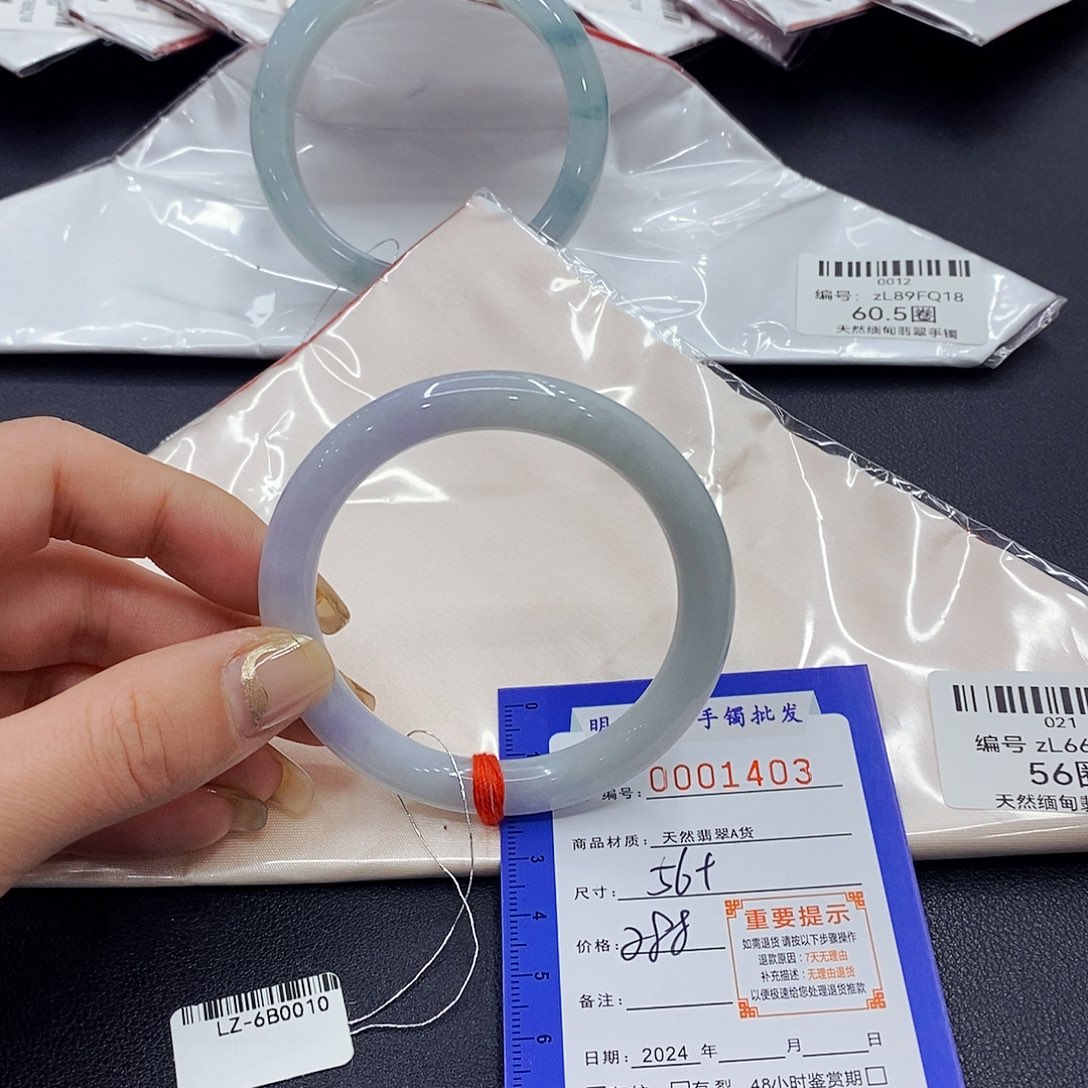 翡翠手镯未镶嵌翡翠手镯