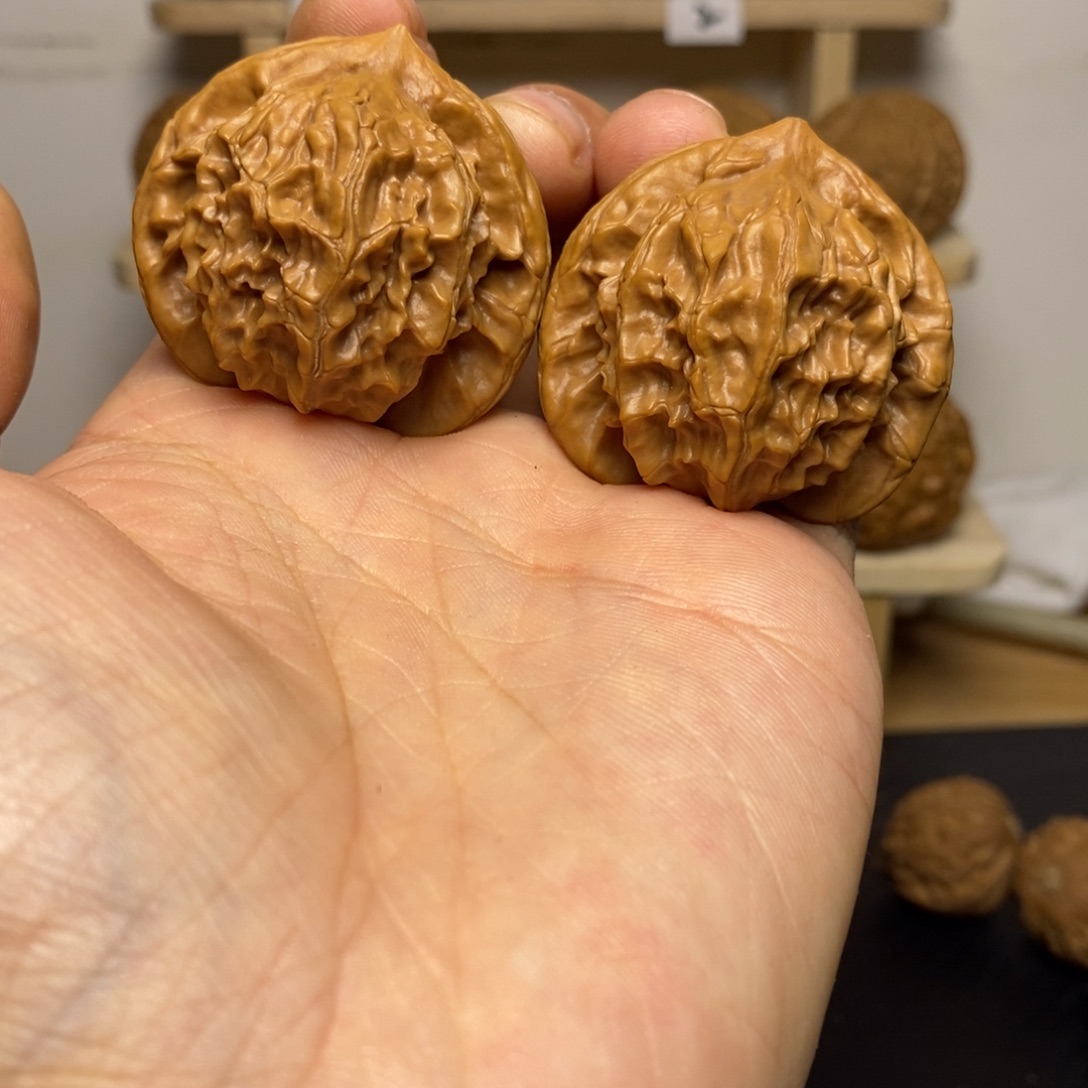 晴***️大叶紫檀（黑酸枝木类）