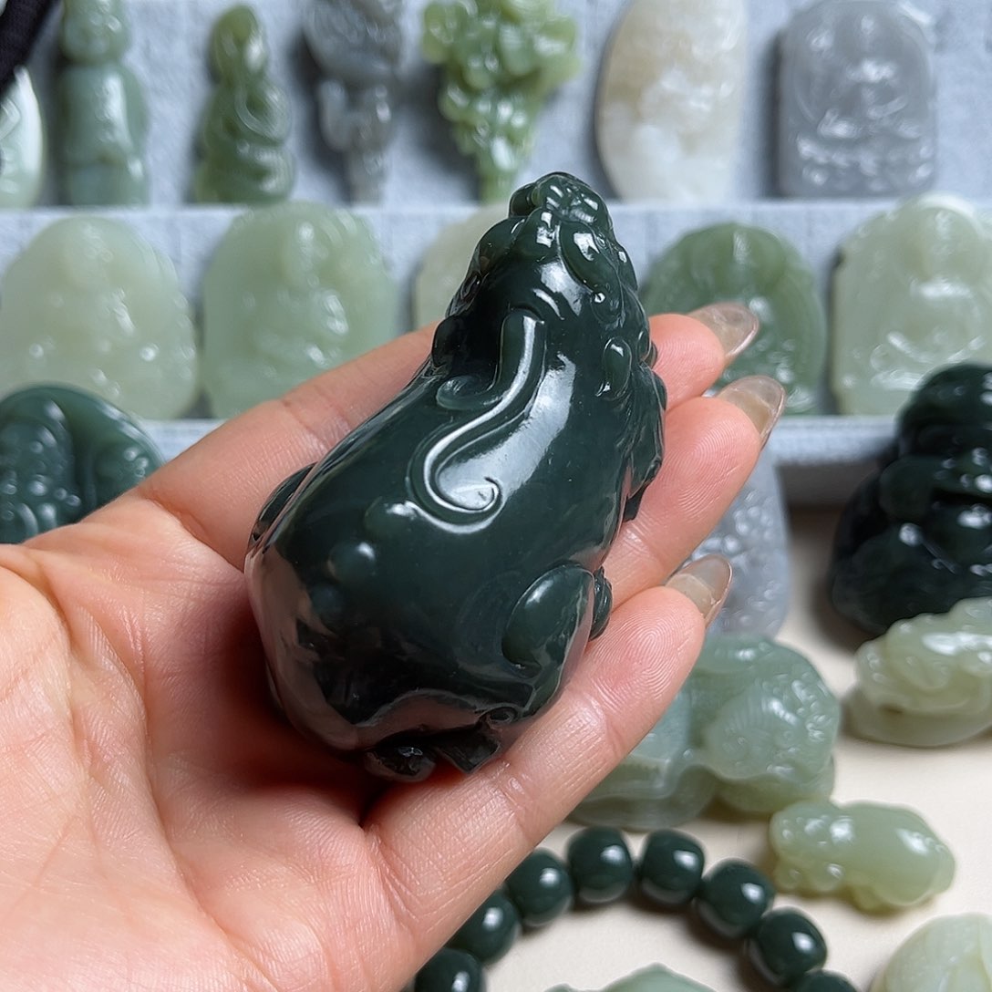 和田玉未镶嵌把件