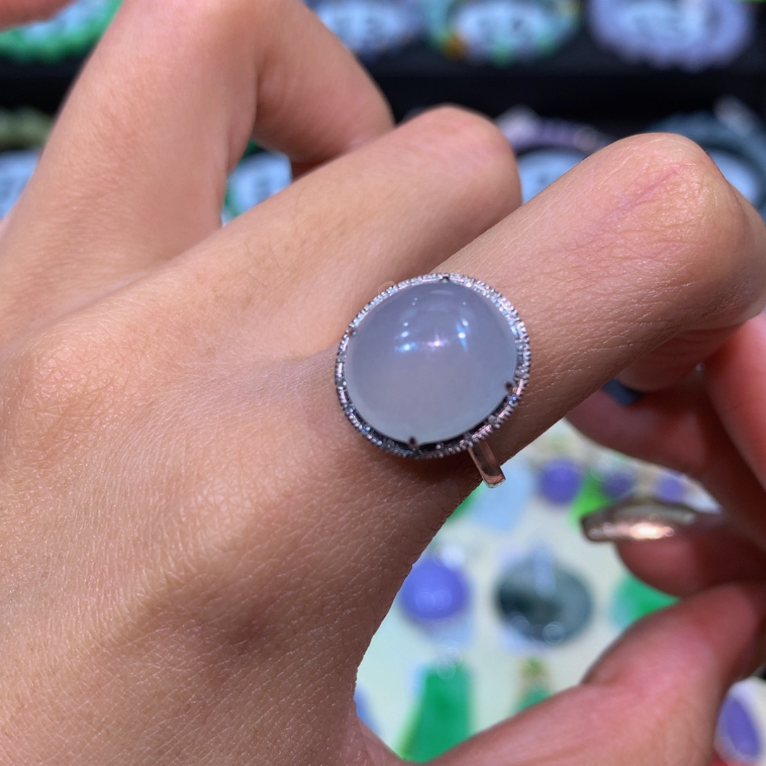 翡翠18K金镶嵌颈饰翡翠