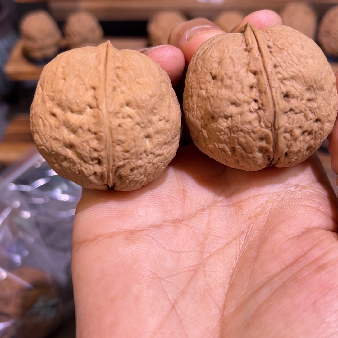 文玩核桃把件红旺云铁1号40mm