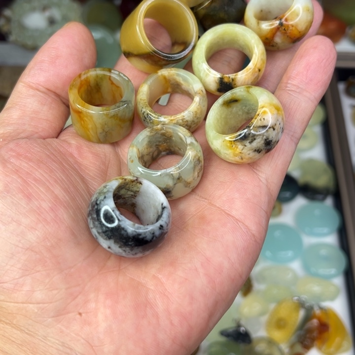 未镶嵌岫玉颈饰花玉扳指