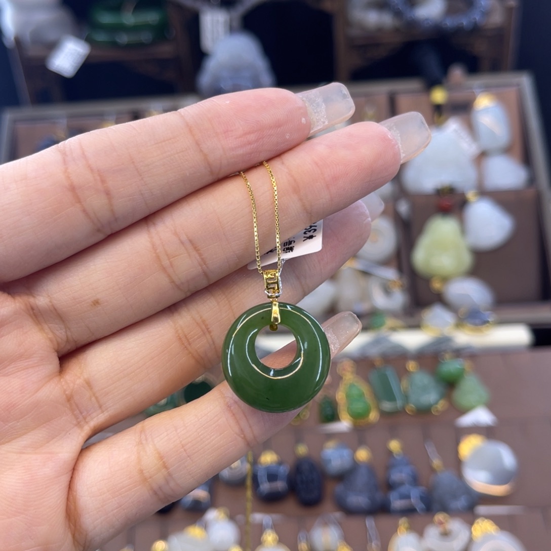 和田玉吊坠18K金镶嵌