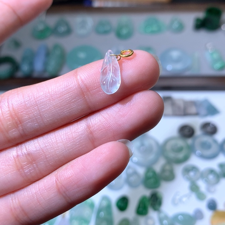 翡翠颈饰18K金镶嵌叶子