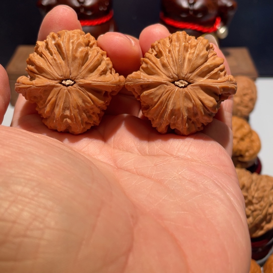 文玩核桃把件心**云磨盘40全品