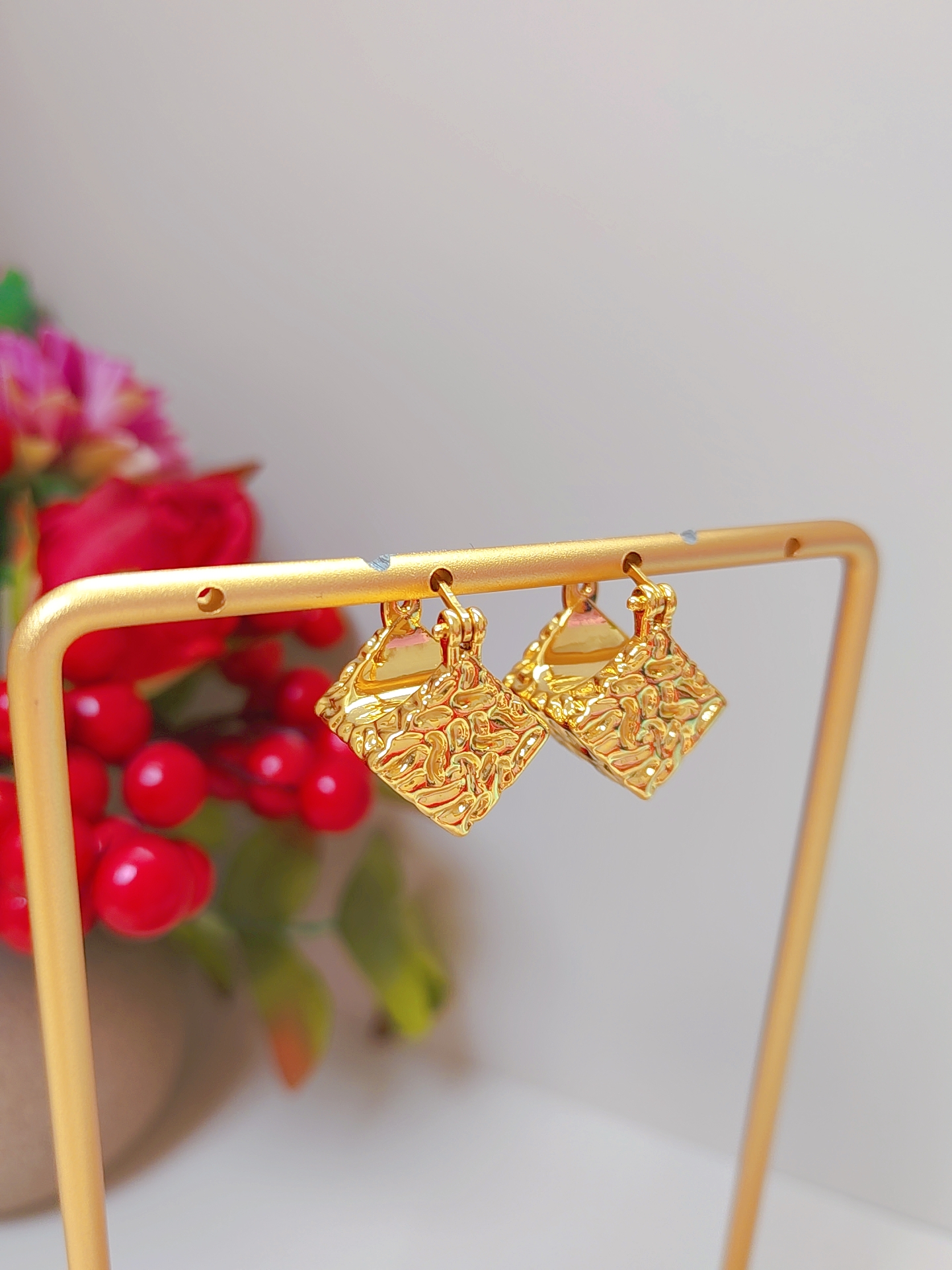 足金999时尚锤纹方形耳扣