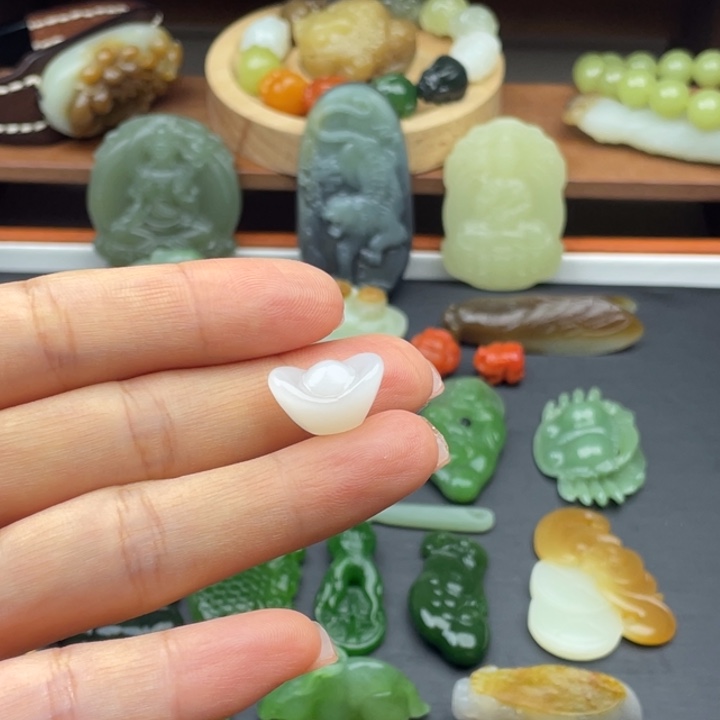 和田玉未镶嵌颈饰