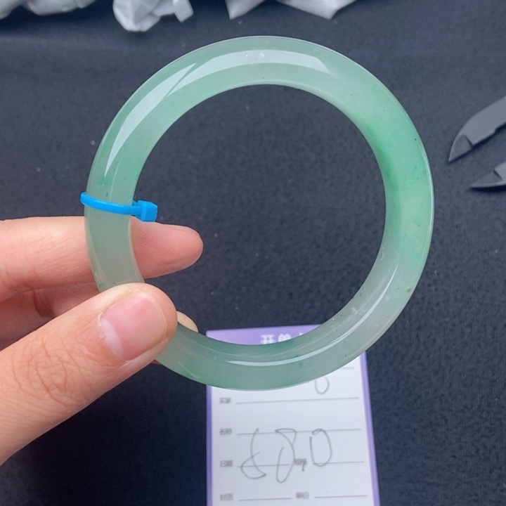 石英质玉（非洲翠）手镯未镶嵌58