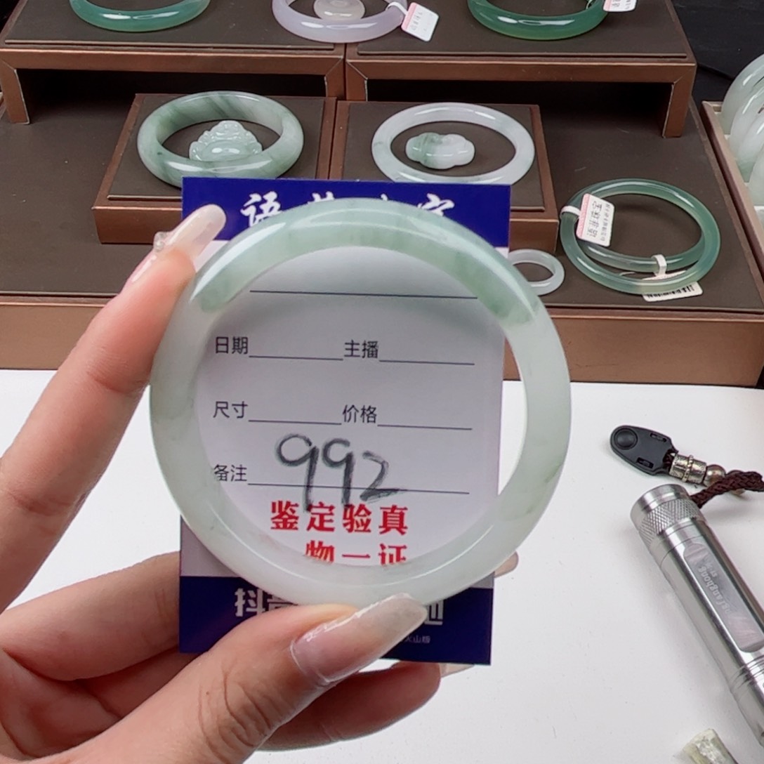 石英质玉手镯未镶嵌-***3