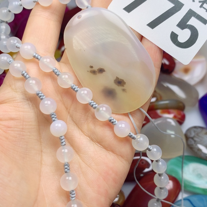 玛瑙/玉髓颈饰未镶嵌