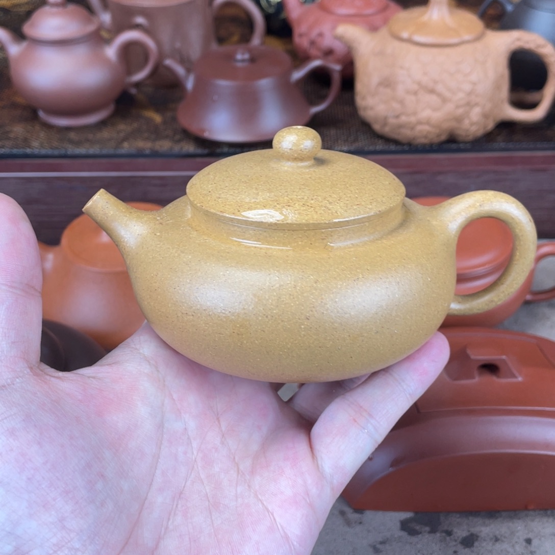 紫砂茶壶黄金段圆猪
