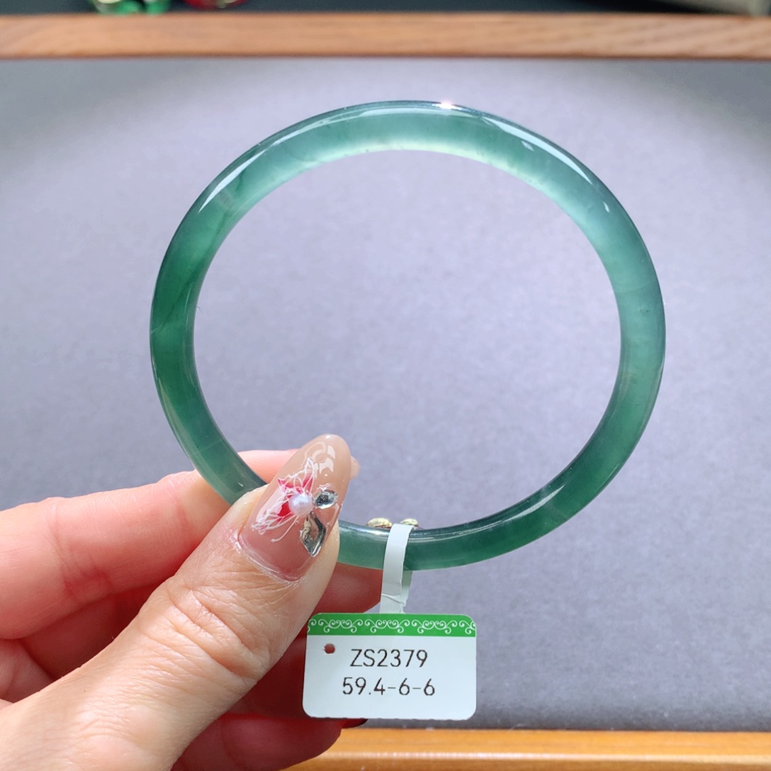 翡翠手镯未镶嵌天然翡翠手镯叮当镯