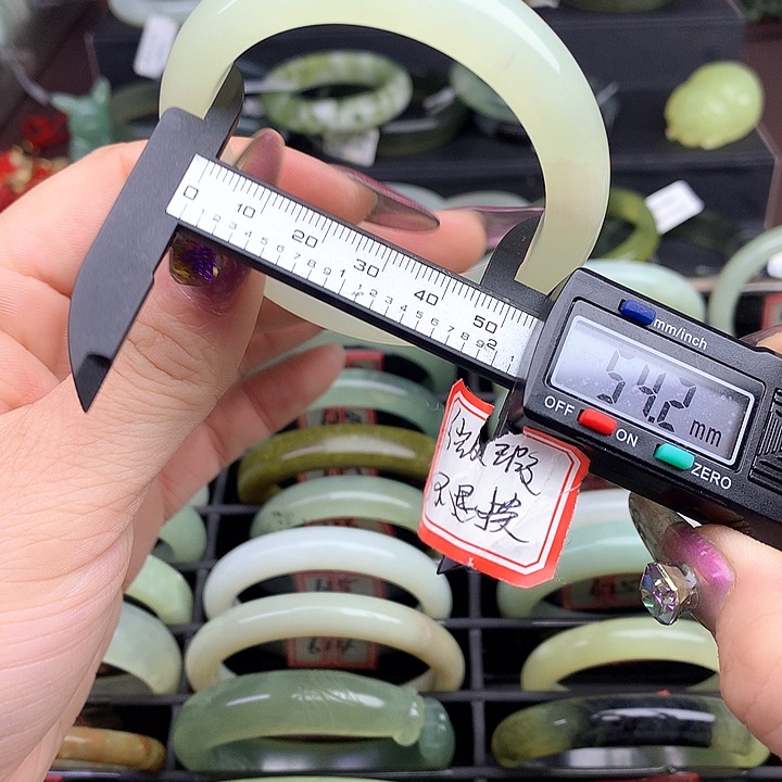 蛇纹石玉手镯未镶嵌636