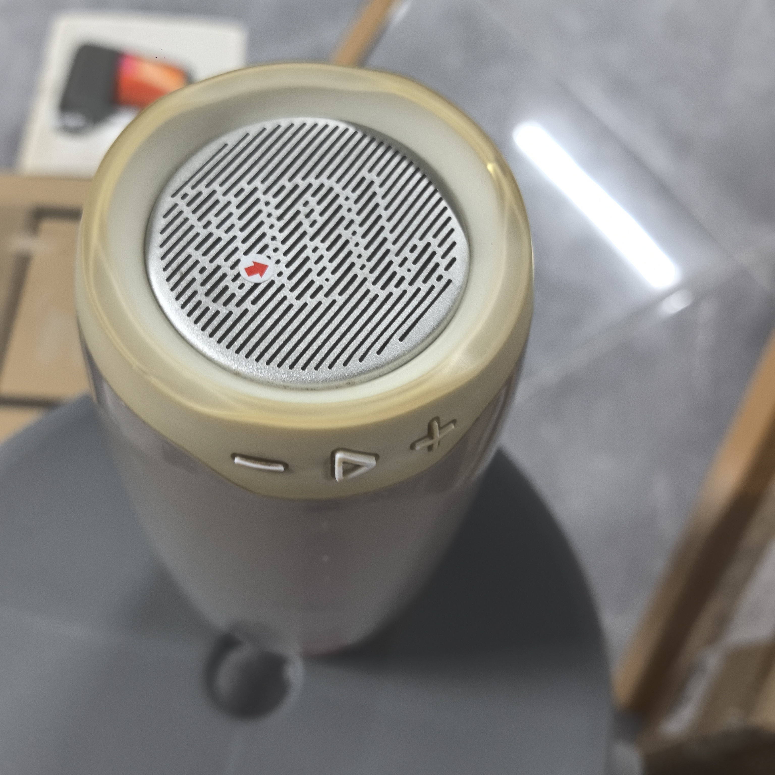 8新 JBL JBL脉动4  白色裸机74号