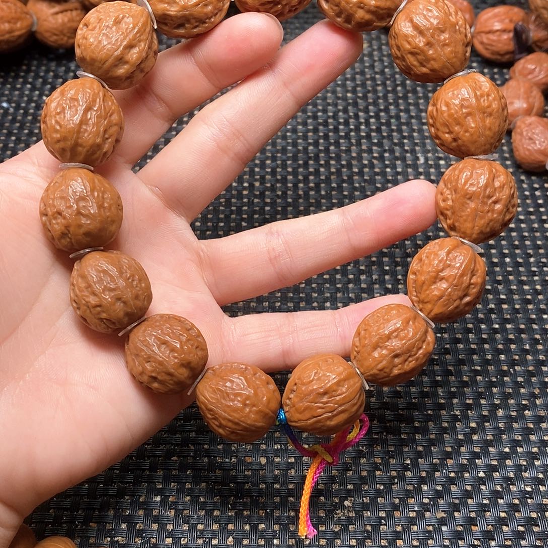 文玩核桃吊坠桃心