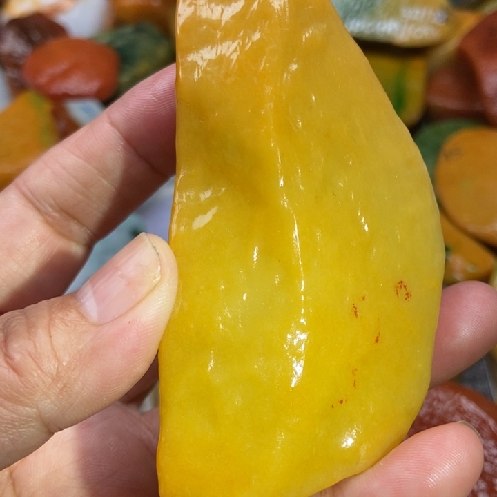 周***，翡翠未镶嵌颈饰缅甸