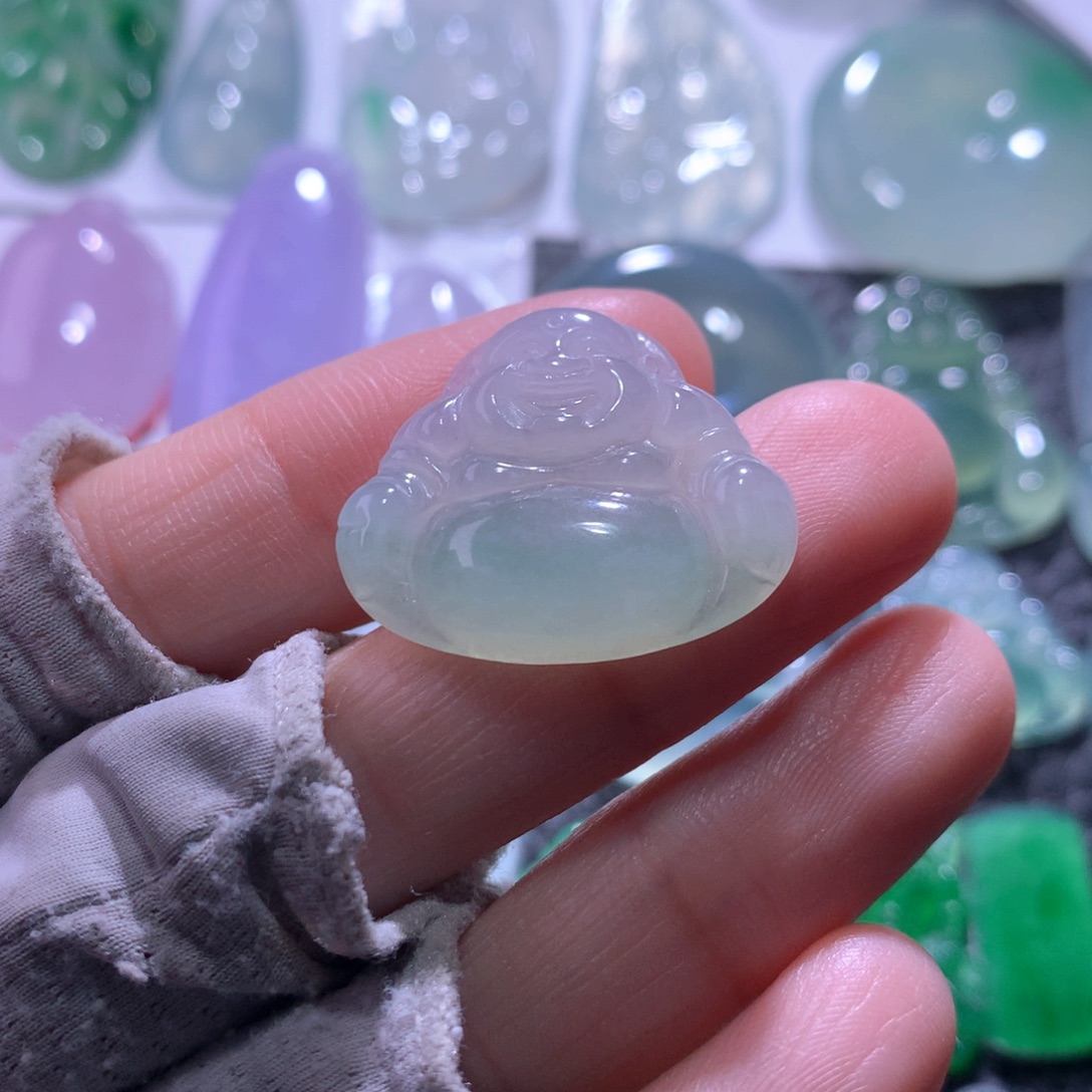 翡翠未镶嵌颈饰佛